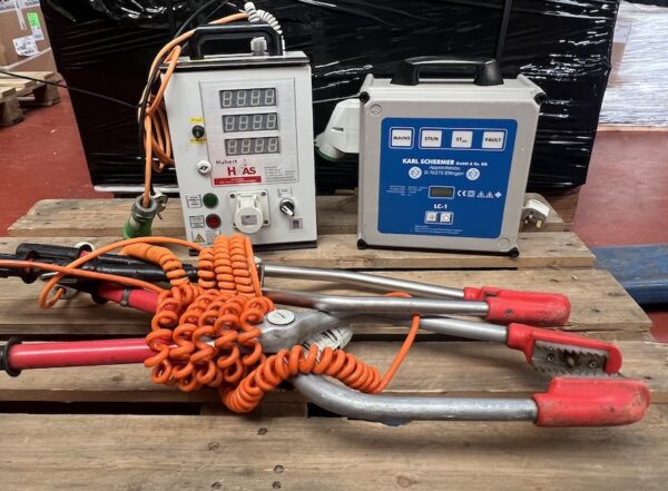 Electric Stunner with Data Recorder & Tongs - USED